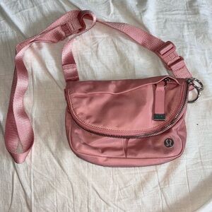 Lululemon All Night Festival Micro bag in Pink Puff